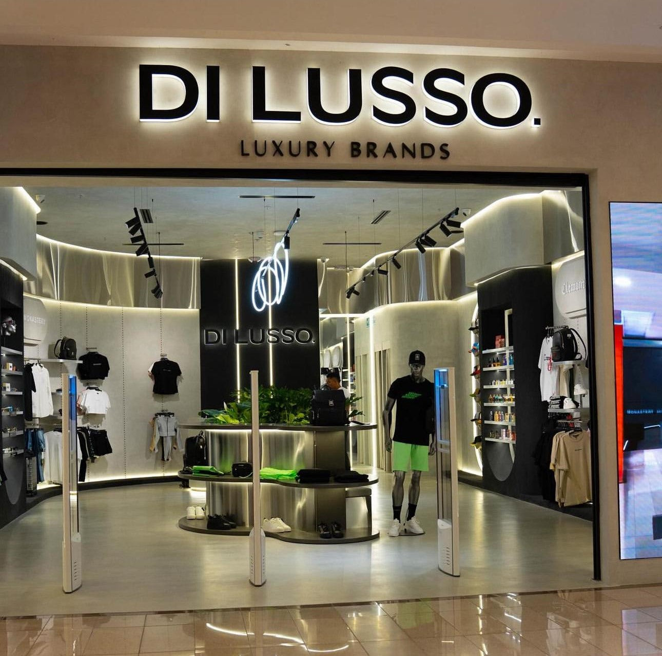 Clemont Logo Ropa CLEMONT - PRENDAS SUPERIORES – DI LUSSO